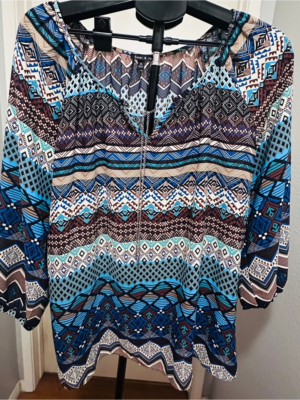 Sami & Jo Women's XL Geometric Aztec Print V-Neck Top w/ Chain Detail